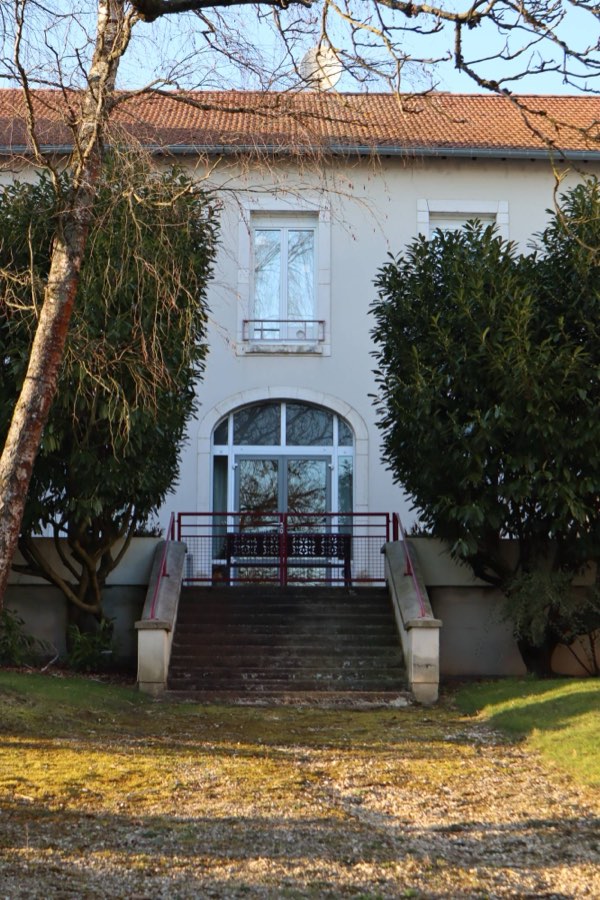 Le perron de la cour intérieure